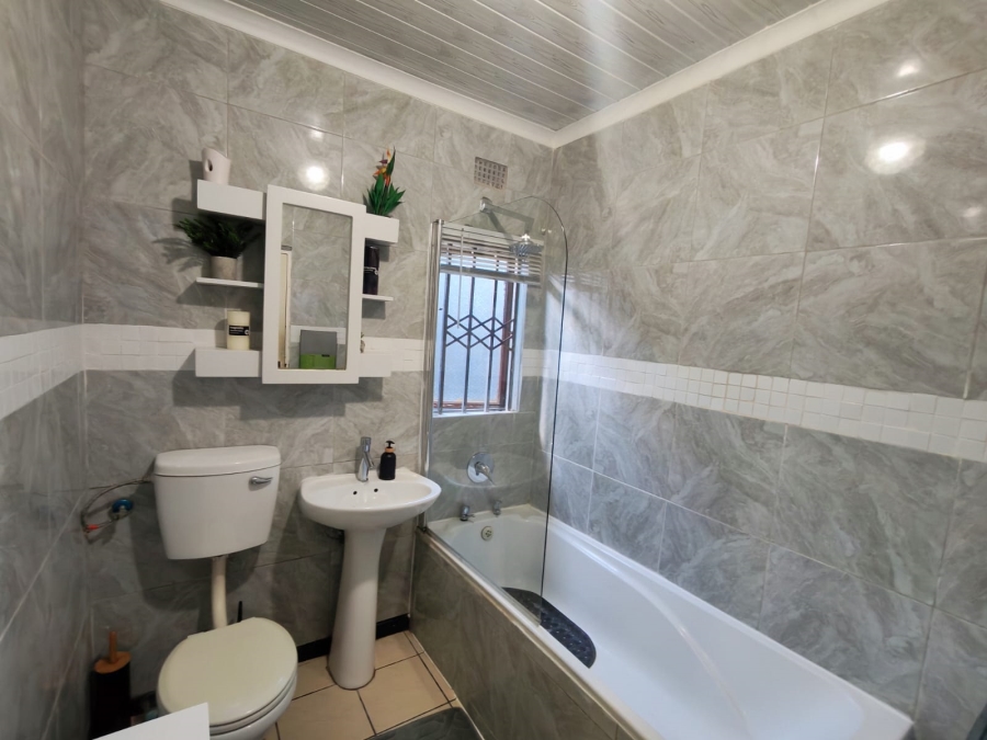 4 Bedroom Property for Sale in Delft Western Cape